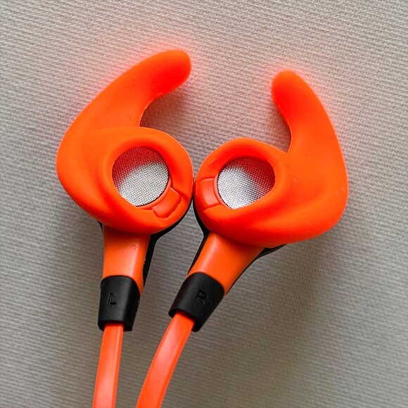 Monster iSport Strive In-Ear & Skullcandy Chops Active Grip Earphones Lot of 2 - Picture 3 of 8